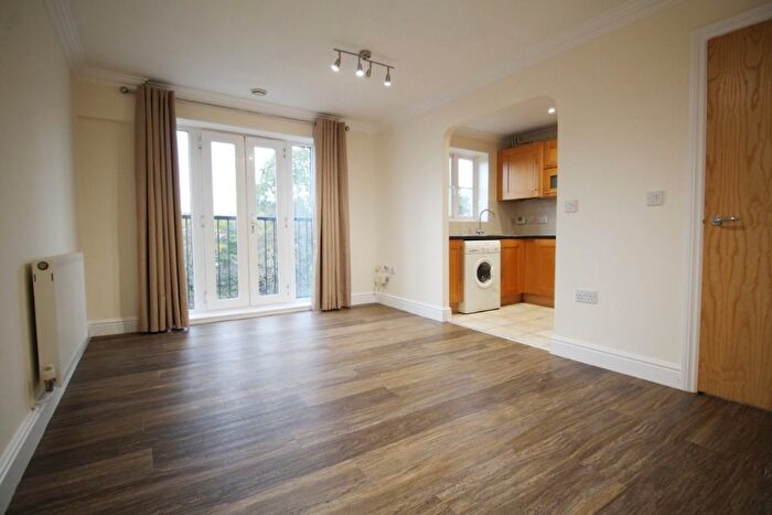 2 Bedroom Flat To Rent In Brookbank Close, Cheltenham, GL50