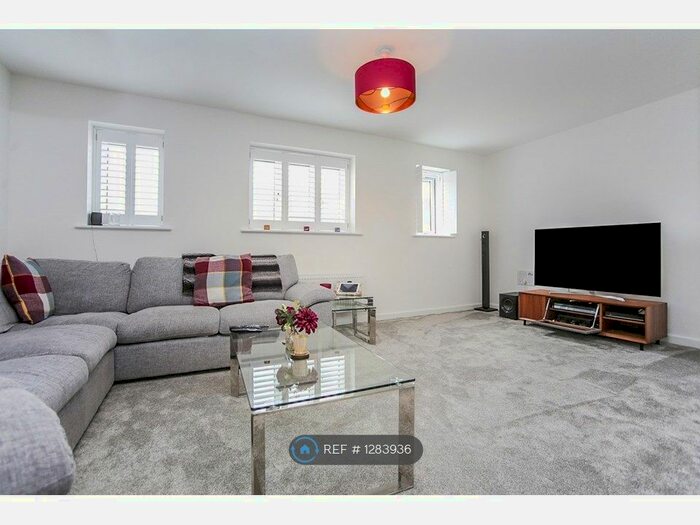 4 Bedroom Semi-Detached House To Rent In Thackeray Drive, Gravesend DA11