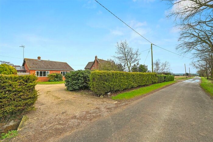 3 Bedroom Bungalow For Sale In Tudwick Road, Tolleshunt Major, Maldon, Essex, CM9