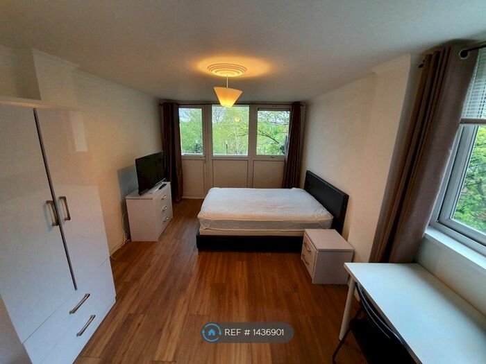 2 Bedroom Flat To Rent In White Friar Court, Salford, M3