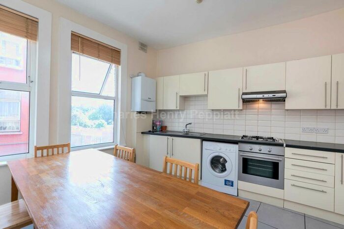 4 Bedroom Flat To Rent In Yerbury Road, Tufnell Park N19