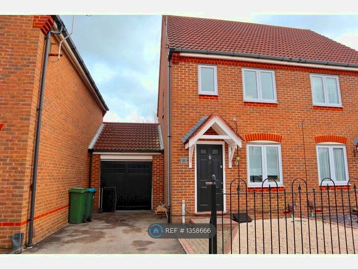 2 Bedroom Semi-Detached House To Rent In Sandhill Way, Aylesbury, HP19