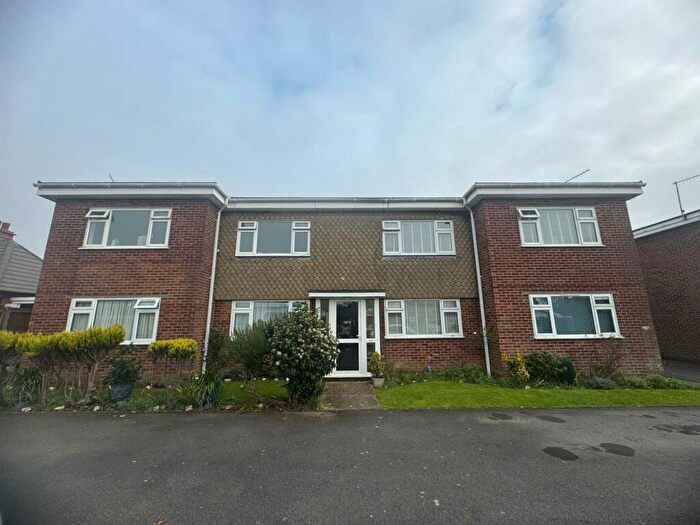 1 Bedroom Flat To Rent In Kent Road, Littlehampton, BN17