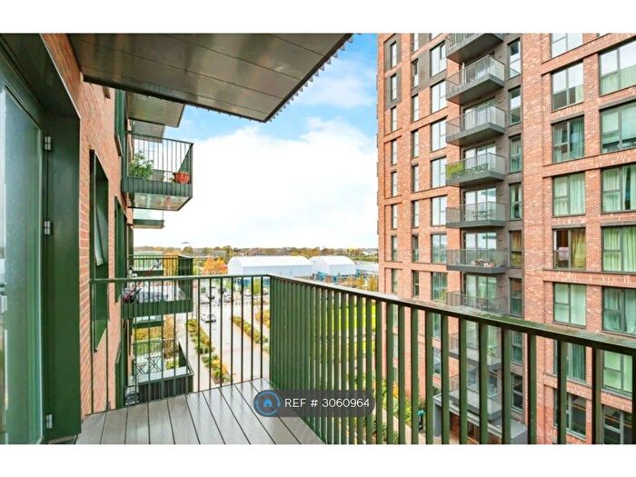 1 Bedroom Flat To Rent In Cedrus Avenue, Southall, UB1