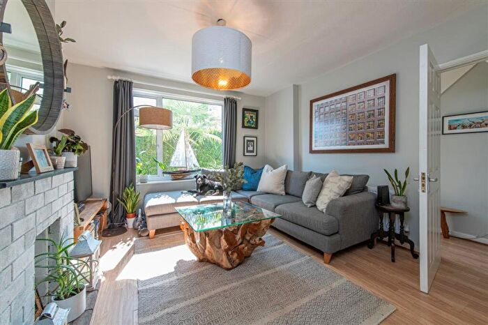 3 Bedroom House To Rent In Boileau Road, Barnes, SW13