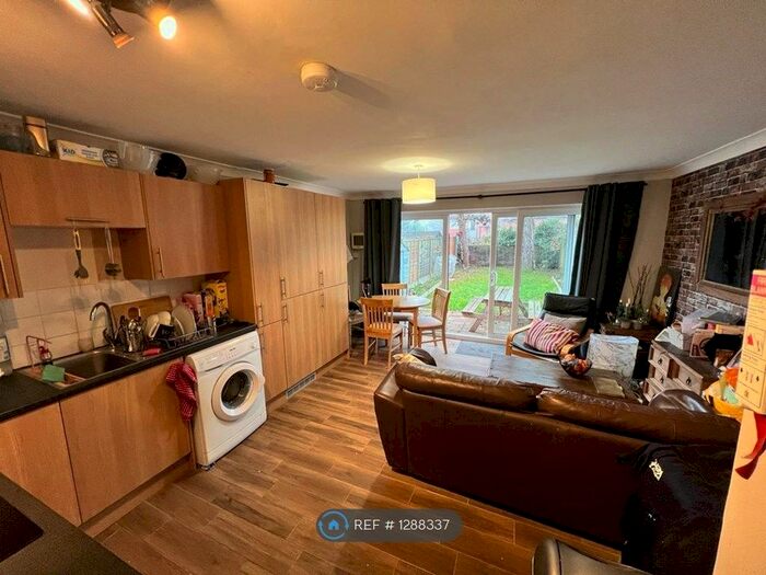 1 Bedroom Property To Rent In Rushmead Close, Canterbury, CT2