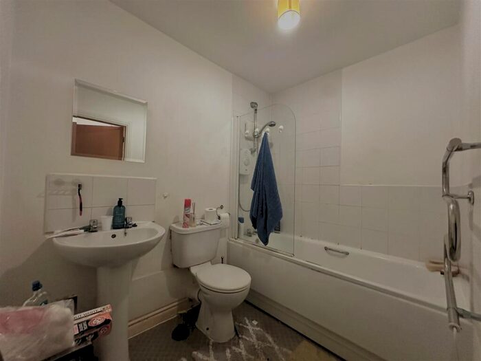 2 Bedroom Flat To Rent In Sydney Court, New Belvedere Close, Off Chester Street, M32