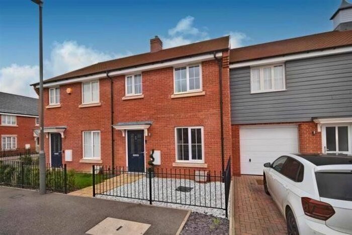 3 Bedroom Detached House To Rent In Moore Crescent, Aylesbury, Buckinghamshire, HP18
