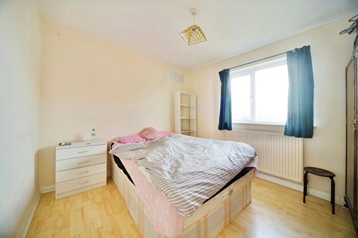 2 Bedroom Flat For Sale In Clarence Road, Wood Green, London, N22