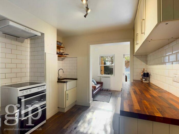 1 Bedroom Flat To Rent In Wharfdale Road, King`s Cross, ., N1