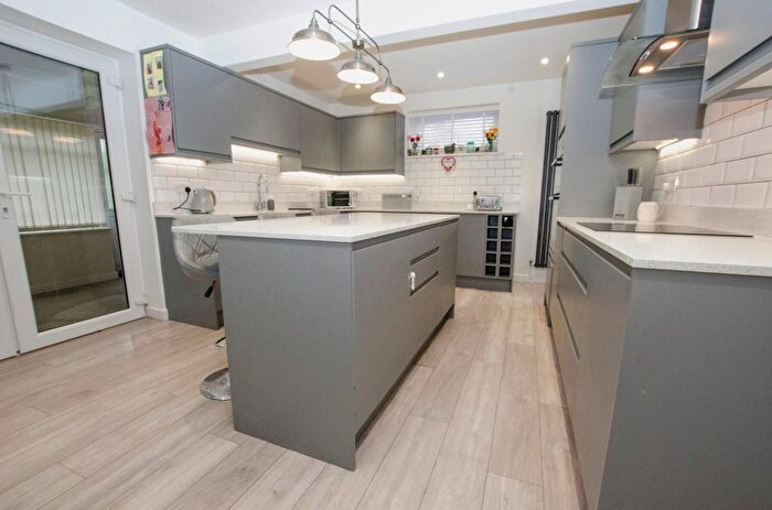 2 Bedroom Detached Bungalow For Sale In Moorhill Gardens, Southampton, SO18