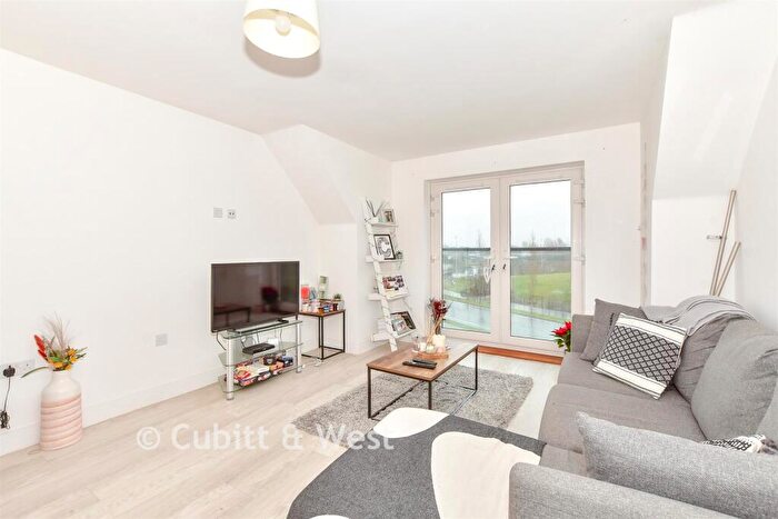 2 Bedroom Apartment For Sale In Sandpiper Road, Chichester, West Sussex, PO20