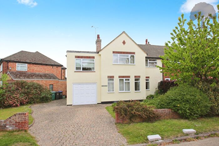 4 Bedroom Semi-Detached House To Rent In Lossie Drive, Iver, SL0