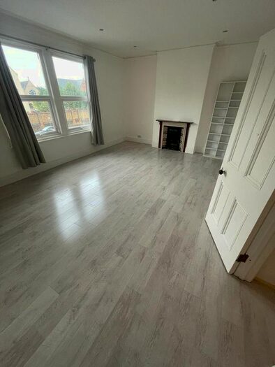 2 Bedroom Flat To Rent In London Road, South End On Sea, SS1