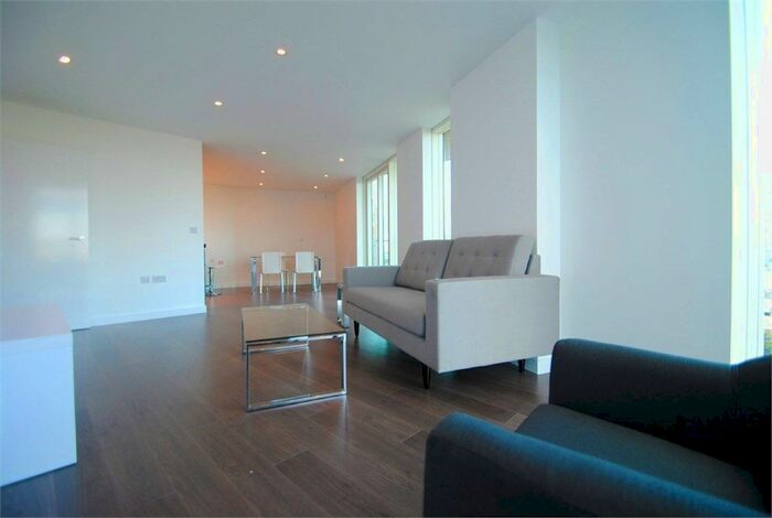 2 Bedroom Flat To Rent In Tennyson Apartments, Saffron Central Square, Croydon, CR0