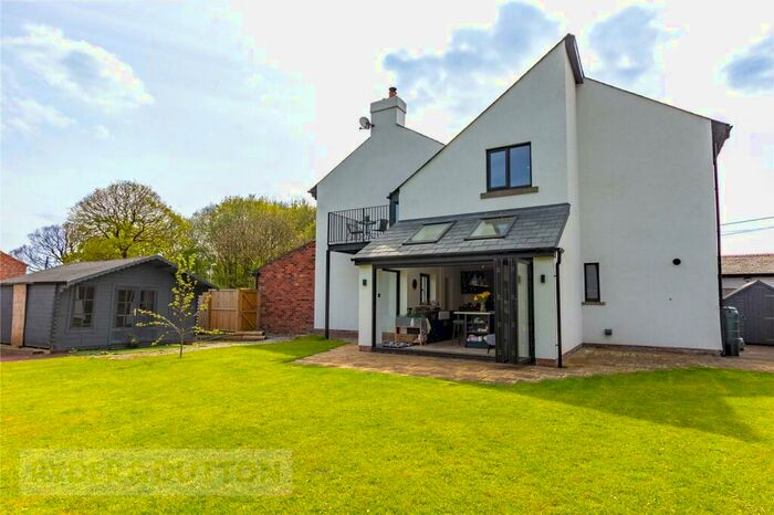 4 Bedroom Semi-Detached House For Sale In Stakehill Lane, Slattocks, Middleton, Manchester, M24