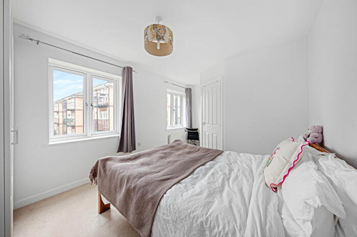 2 Bedroom Flat For Sale In Worcester Close, London, SE20