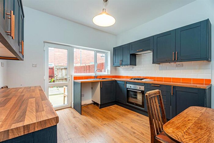 3 Bedroom House To Rent In Loscoe Road, Nottingham, NG5