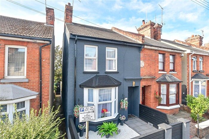 3 Bedroom Semi Detached House For Sale In Godinton Road, Ashford, Kent, TN23