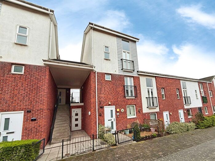 2 Bedroom Flat For Sale In Lock Keepers Way, Stoke-On-Trent, Staffordshire, ST1