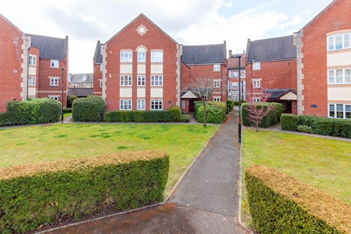 2 Bedroom Flat To Rent In Bennett Crescent, Cowley, Oxford, OX4