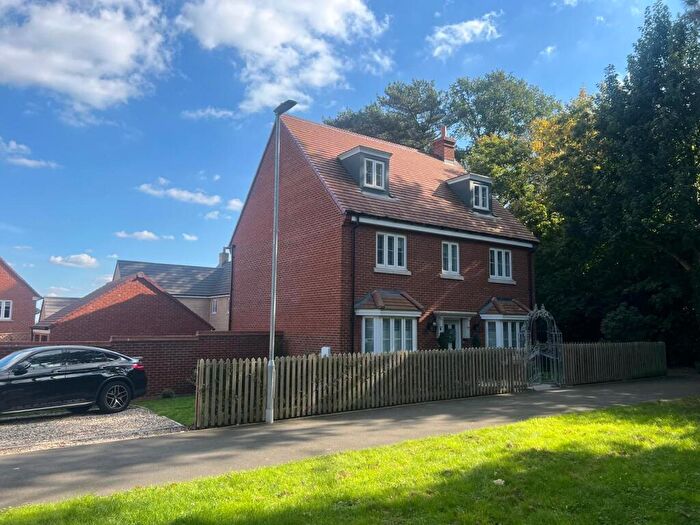 5 Bedroom Detached House For Sale In Elmer Close, Hoddesdon, EN11