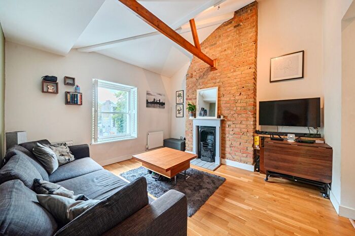 2 Bedroom Flat For Sale In New Cross Road, London, SE14