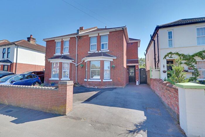 3 Bedroom Semi-Detached House For Sale In Radstock Road, Woolston, SO19