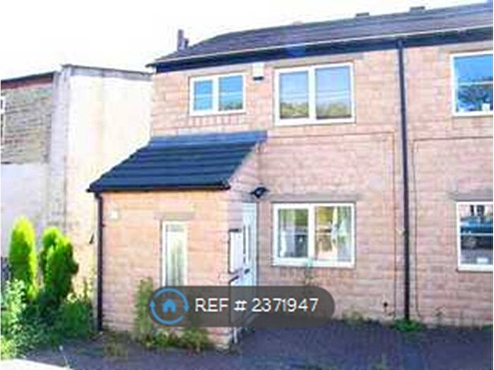 3 Bedroom Semi-Detached House To Rent In Beechtree Court, Huddersfield, HD2