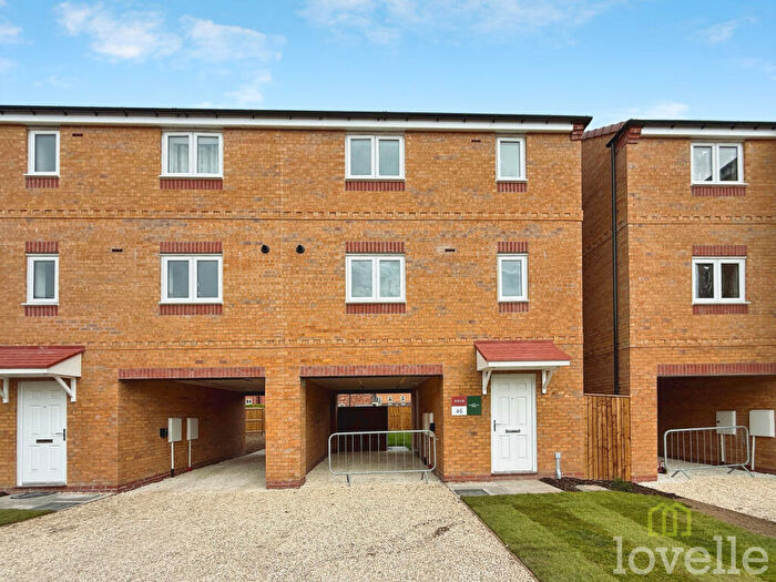2 Bedroom Semi-Detached House To Rent In Eliot Drive, Gainsborough, DN21