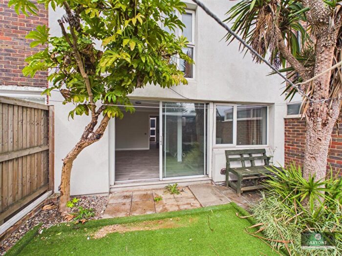 2 Bedroom House To Rent In Turnpike Place, Langley Green, Crawley, RH11