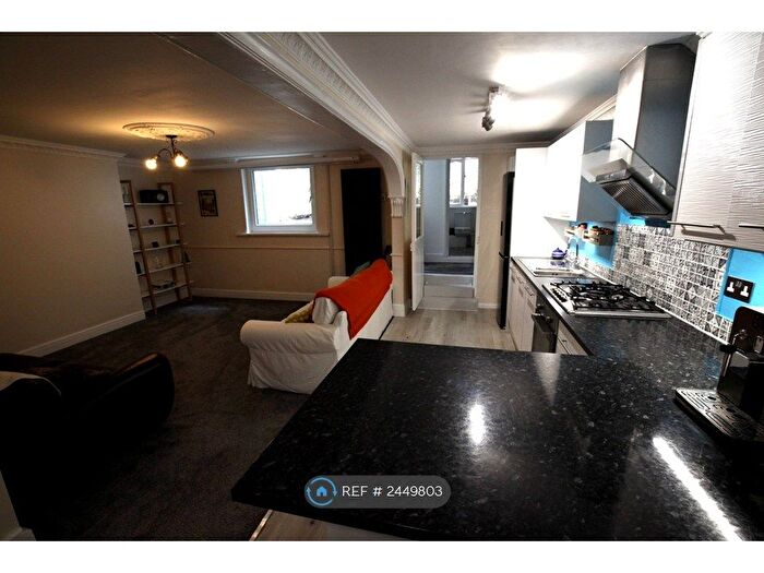 2 Bedroom Flat To Rent In Auckland Road East, Southsea, PO5