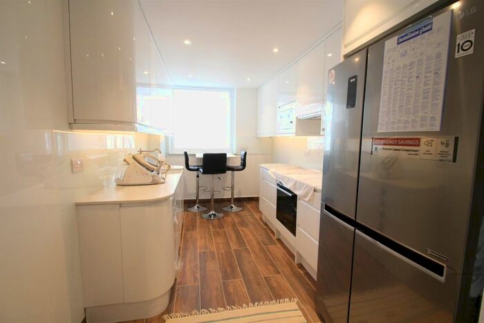 3 Bedroom Flat To Rent In Porchester Terrace, London, W2