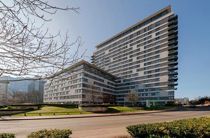 1 Bedroom Apartment For Sale In Skyline Plaza, Alencon Link, Basingstoke, RG21