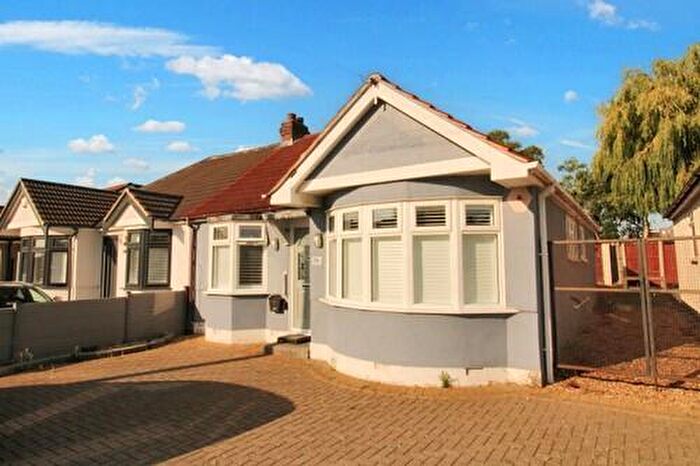 3 Bedroom Bungalow For Sale In Lawns Way, Collier Row, RM5