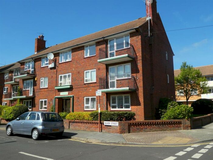 3 Bedroom Apartment To Rent In Silver Street, Southsea, Portsmouth, Hants, PO5