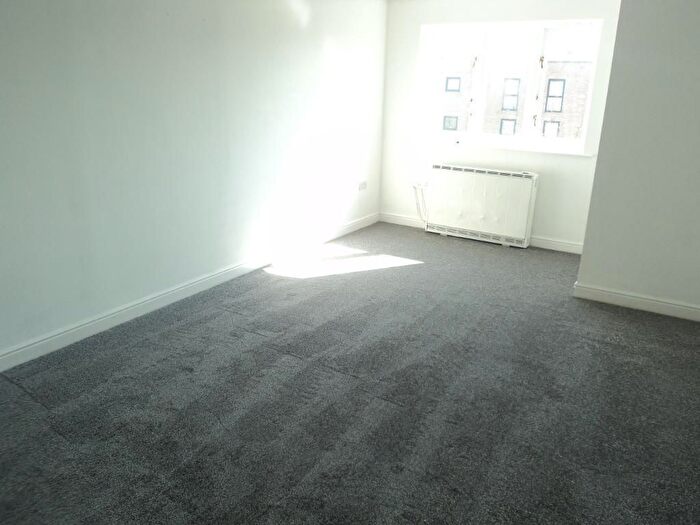 2 Bedroom Flat To Rent In Dunlop Close, Dartford, Kent, DA1