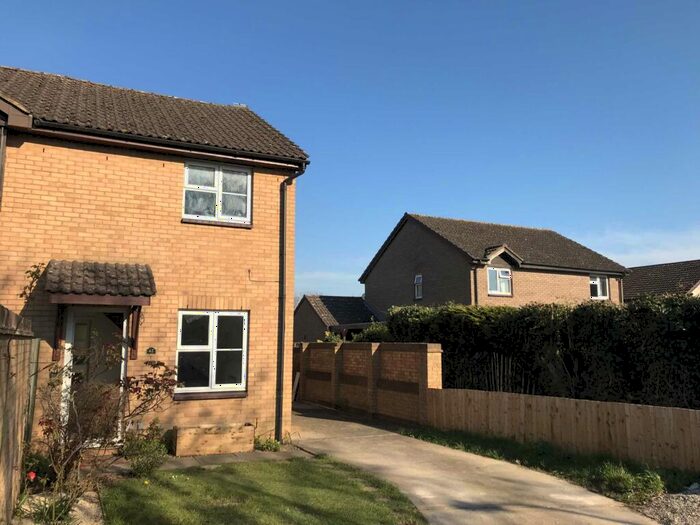 2 Bedroom House To Rent In Heather Close, Carterton, OX18