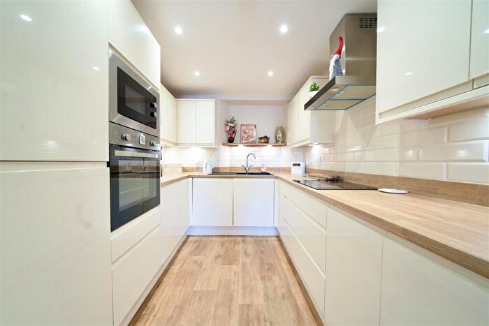 1 Bedroom Apartment For Sale In High Street, Wyke Regis, Weymouth, DT4