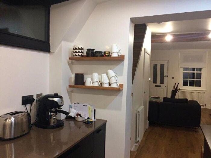 2 Bedroom Cottage To Rent In Lancaster Cottages, Richmond, TW10