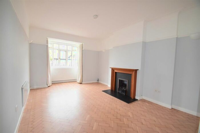 2 Bedroom Flat To Rent In Richmond Road, Twickenham, TW1