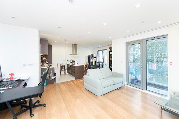 2 Bedroom Apartment To Rent In Wilson Tower, Christian Street, London, E1