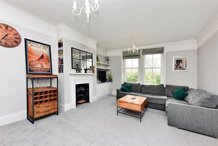 1 Bedroom Flat For Sale In Endsleigh Gardens, Surbiton, KT6