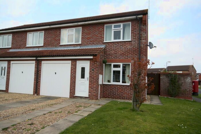 3 Bedroom Semi-Detached House To Rent In Cypress Close, Sleaford, Lincolnshire, NG34