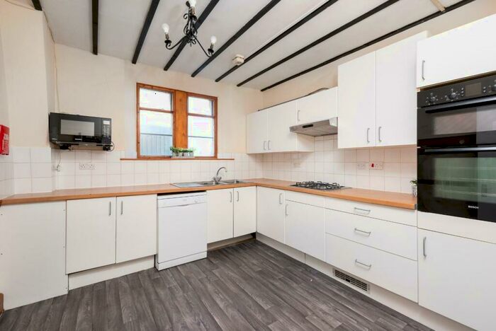 10 Bedroom Town House To Rent In Dorset Close, Bath, BA2