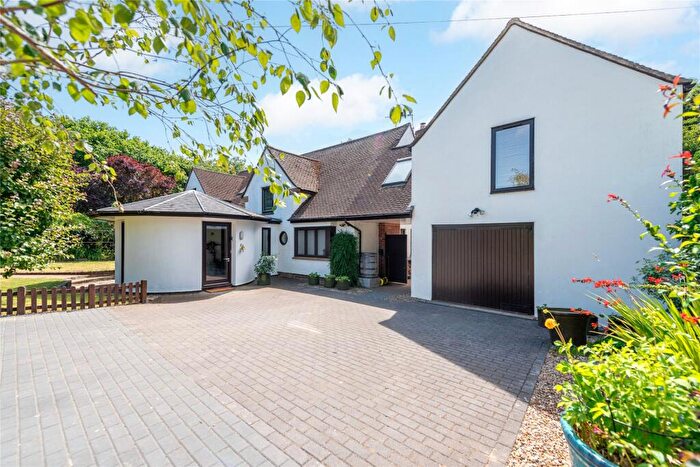 4 Bedroom Detached House For Sale In Bellingdon, Chesham, Buckinghamshire, HP5