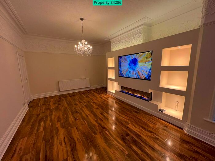 2 Bedroom Ground Flat To Rent In Street Lane, Leeds, LS8