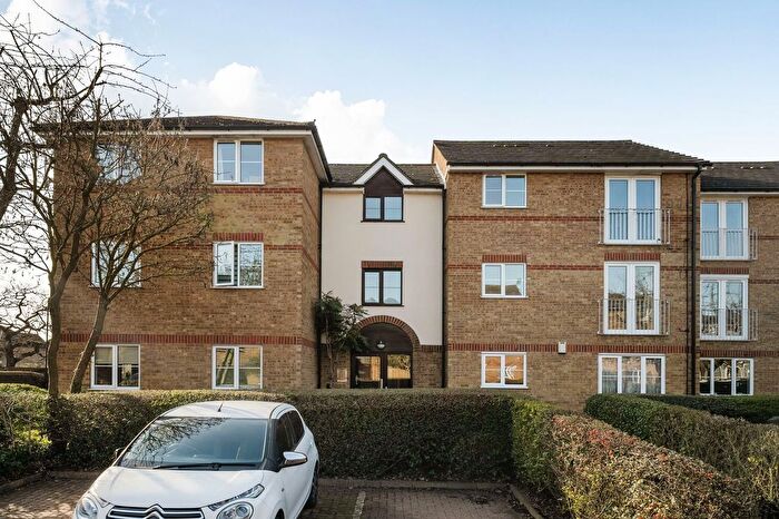2 Bedroom Flat To Rent In Beaufort Close, London, E4