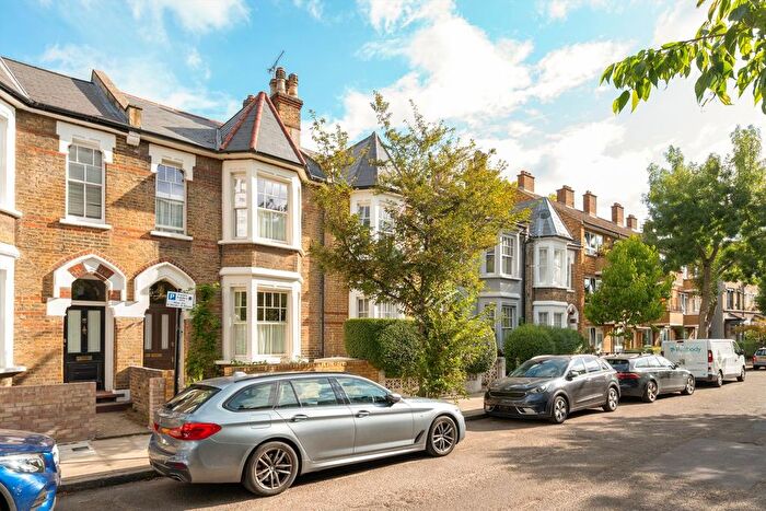 5 Bedroom Property For Sale In Lenthall Road, Hackney, E8