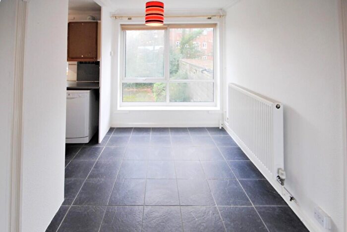 2 Bedroom Maisonette To Rent In Montagu Road, BH23